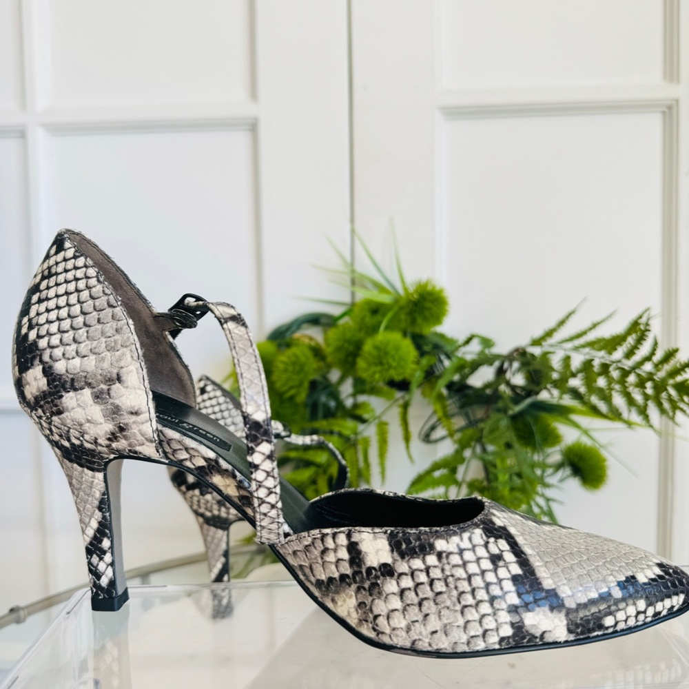 Worn once! Paul Green Valletta Point Toe Pump Heel Leather Snake Print Strap - Picture 3 of 9